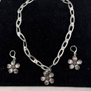 Elegant Silver Floral Necklace and Earring Set